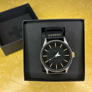 Nixon Metallica The Sentry Seek & Destroy Leather Watch in box with tags